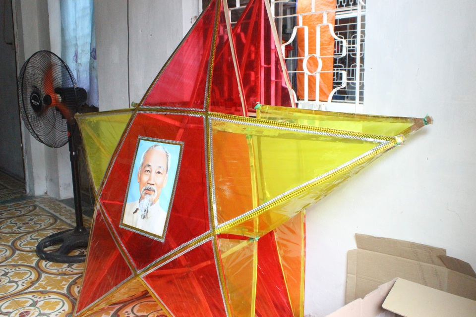 Người thợ làm đèn lồng hiếm hoi trên đất Thành Sen - 9 Người thợ làm đèn lồng hiếm hoi trên đất Thành Sen - 9