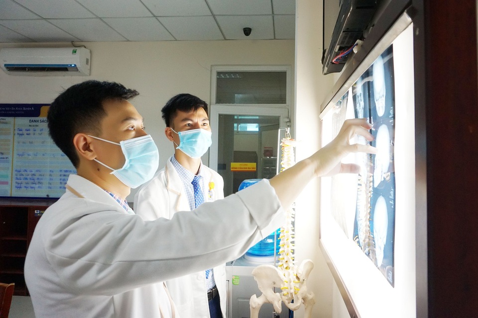 Nam thanh niên bị súng bắn đinh xuyên hộp sọ - 3 Nam thanh niên bị súng bắn đinh xuyên hộp sọ - 3