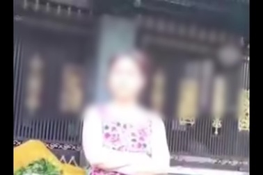 Người phụ nữ chửi bới, xúc phạm nhân viên môi trường