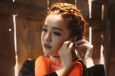 Bích Phương xinh đẹp làm cô dâu dân tộc Dao