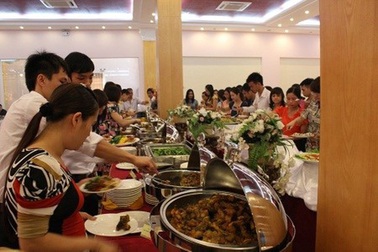 Người Việt du lịch nước ngoài: Nói to, chen hàng và loạt thói xấu khó bỏ