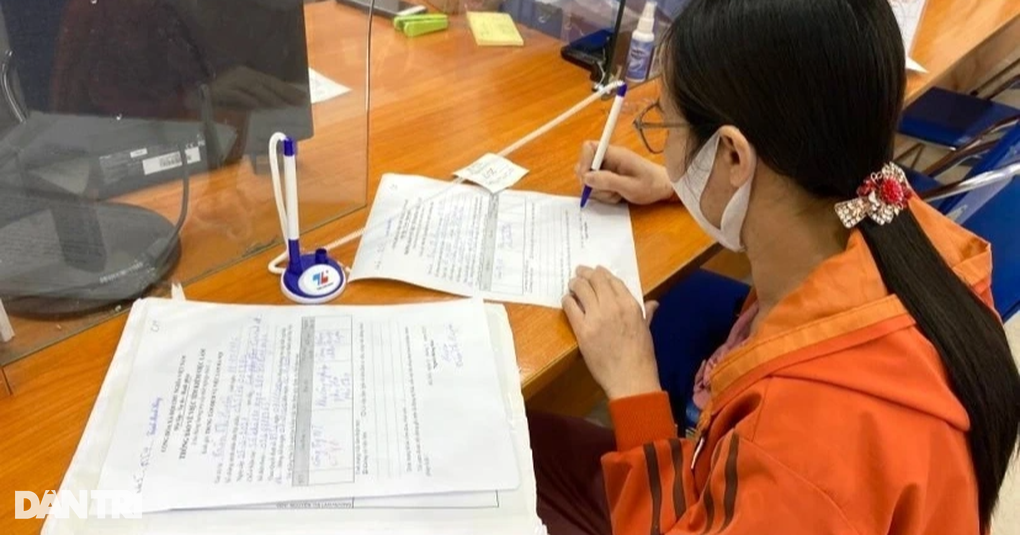 Bỏ điều kiện chờ 1 năm mới rút BHXH có hết cảnh vay tín dụng đen? - 1 Bỏ điều kiện chờ 1 năm mới rút BHXH có hết cảnh vay tín dụng đen? - 1