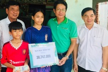 "Chị em cháu có tiền sửa nhà, không phải ăn mì thay cơm, chia ký gạo nữa"