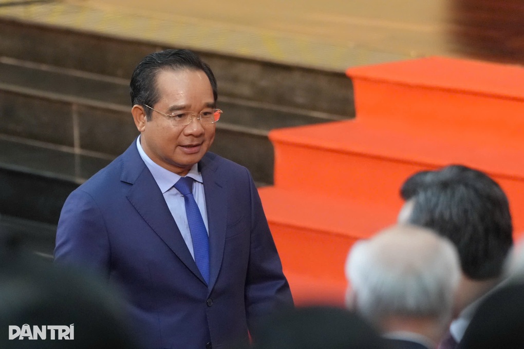 Lãnh đạo Thành ủy TPHCM mới gồm Bí thư Nguyễn Văn Nên và 5 phó bí thư - 4 Lãnh đạo Thành ủy TPHCM mới gồm Bí thư Nguyễn Văn Nên và 5 phó bí thư - 4