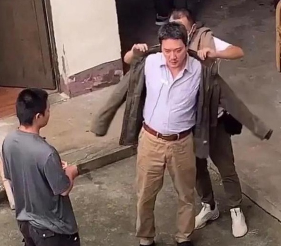 Triệu Lệ Dĩnh và Phùng Thiệu Phong: Cùng ăn tối nhưng rất xa cách - 5 Triệu Lệ Dĩnh và Phùng Thiệu Phong: Cùng ăn tối nhưng rất xa cách - 5
