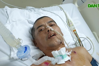 Nghẹn lòng cảnh người mẹ già xin đưa con bị ngã giàn giáo về nhà, vì hết ti