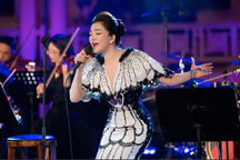 Ca sĩ Phạm Thu Hà thực hiện dự án thu âm đĩa than trực tiếp