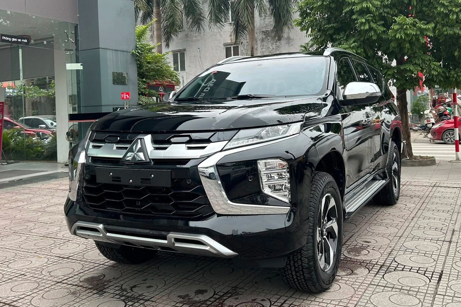 Không ưu đãi hay nâng cấp, Mitsubishi Việt Nam đang bỏ quên Pajero Sport? - 3