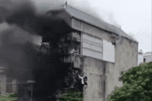 "Người hùng bí ẩn" tay không leo tầng 3 cõng 2 người thoát đám cháy