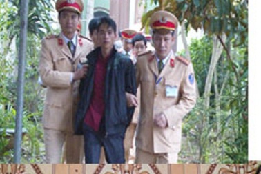 CSGT bắt xe chạy quá tốc độ, phát hiện 6 bánh heroin, 6kg ma túy