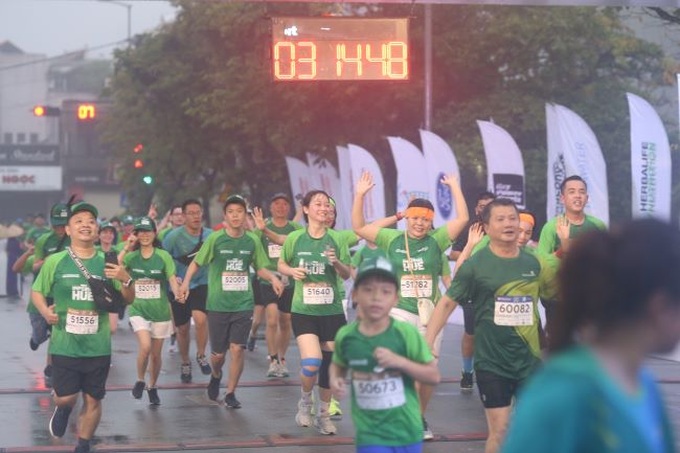 Giải chạy VnExpress Marathon Imperial Huế 2023 thu hút hơn 10.000 vận động viên!