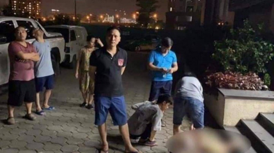 Vụ bé gái rơi từ tầng 24 nhắc lại chân lý: Đừng bao giờ rời mắt khỏi trẻ! - 1 Vụ bé gái rơi từ tầng 24 nhắc lại chân lý: Đừng bao giờ rời mắt khỏi trẻ! - 1