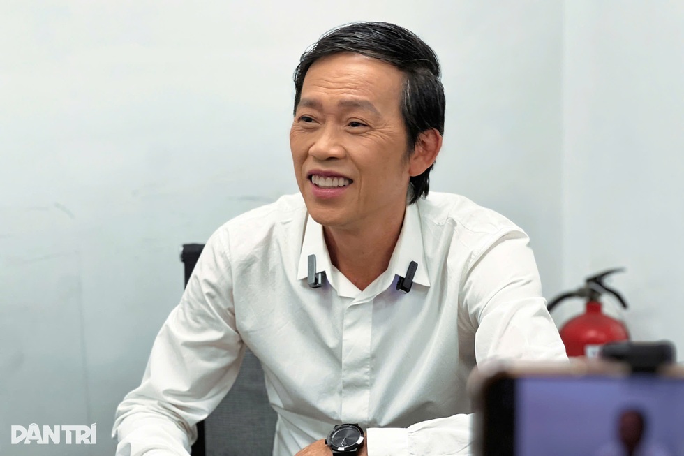 NSƯT Hoài Linh sau 5 năm mắc ung thư: Vẫn ăn cá khô, kể chuyện đi buôn đất - 7