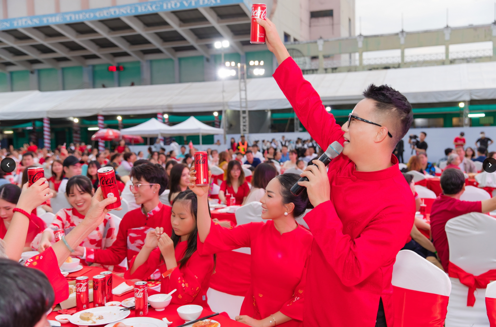 Coca-Cola Việt Nam xác lập kỷ lục thế giới trong chiến dịch Tết 2023 - 2 Coca-Cola Việt Nam xác lập kỷ lục thế giới trong chiến dịch Tết 2023 - 2