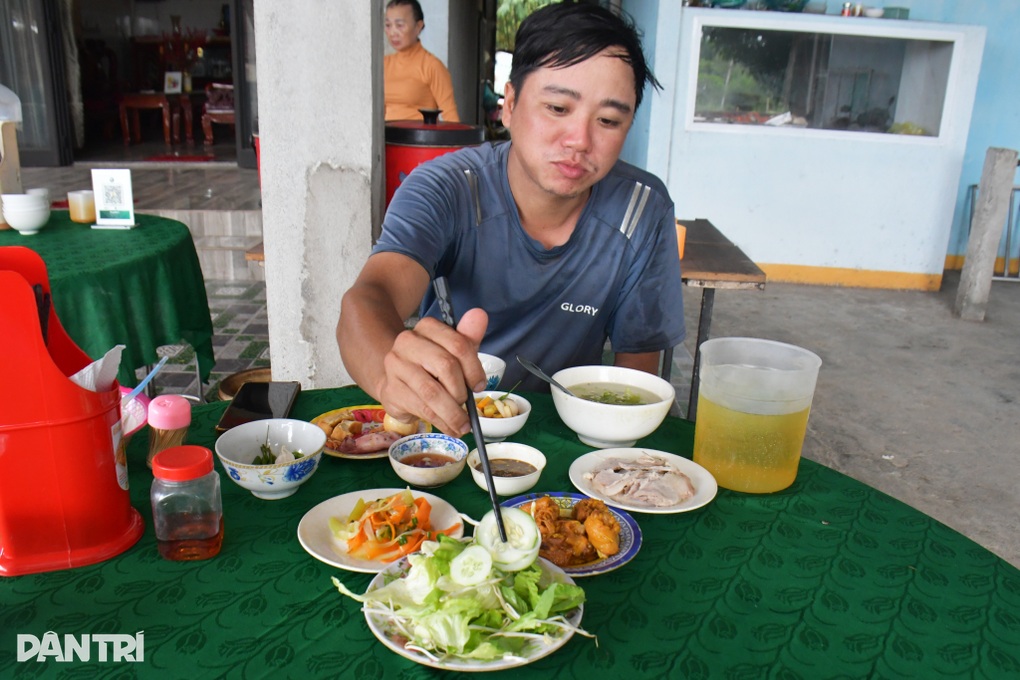Phần cơm giá 35.000 đồng gây tranh cãi... vì quá rẻ - 3