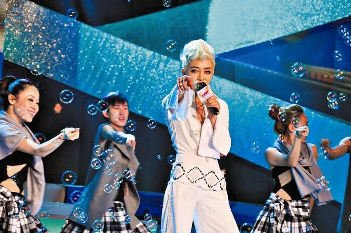 Nữ nghệ sĩ khiến Lưu Đức Hoa bật khóc vì quá giống Mai Diễm Phương - 4 Nữ nghệ sĩ khiến Lưu Đức Hoa bật khóc vì quá giống Mai Diễm Phương - 4