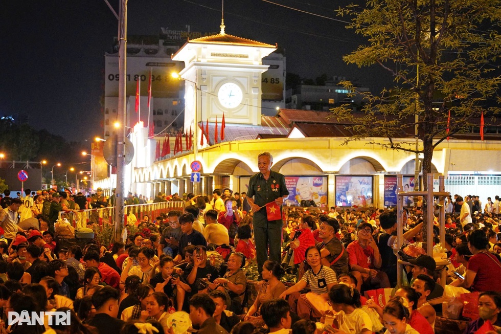 Cảm xúc đọng lại sau đại lễ kỷ niệm 50 năm thống nhất đất nước - 3 Cảm xúc đọng lại sau đại lễ kỷ niệm 50 năm thống nhất đất nước - 3