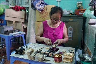 Nghệ nhân tiết lộ bí quyết “biến” 1 chỉ vàng ra 490 lá vàng