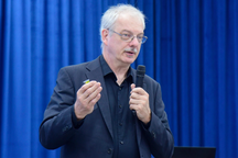 Chủ nhân Nobel hóa học 2022 kể về những đêm trắng trong phòng thí nghiệm