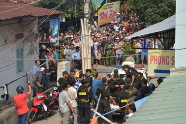 Bắt đối tượng cùng người tình cố thủ trong phòng trọ dàn cảnh tống tiền