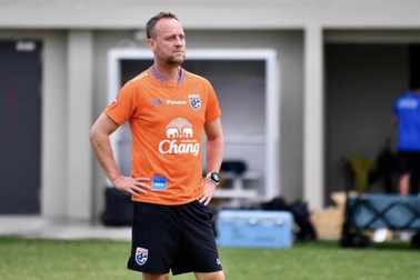 HLV Mano Polking hé lộ khả năng chia tay đội tuyển Thái Lan