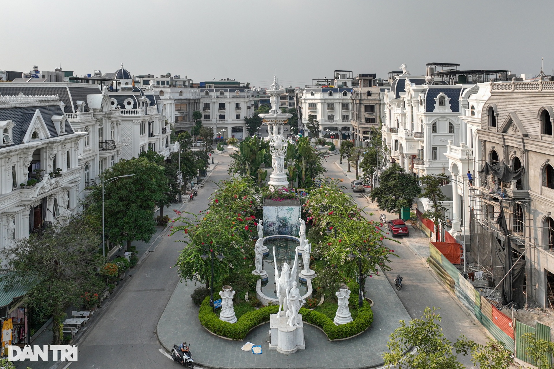 Chiêm ngưỡng những biệt thự, lâu đài ở ngôi làng giàu có bậc nhất miền Bắc - 1 Chiêm ngưỡng những biệt thự, lâu đài ở ngôi làng giàu có bậc nhất miền Bắc - 1