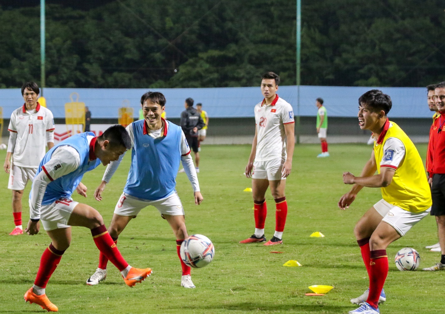 হোয়াং ডাক এবং হাং ডাং ভিয়েতনাম জাতীয় দলে তাদের প্রাথমিক অবস্থান পুনরুদ্ধার করতে দৃঢ়প্রতিজ্ঞ - ৩ Hoàng Đức, Hùng Dũng quyết đòi lại suất đá chính ở tuyển Việt Nam - 3