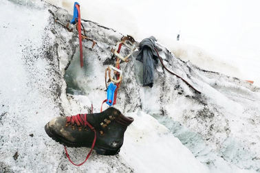 Băng tan chảy làm lộ ra thi thể của nhà leo núi mất tích gần 40 năm trước