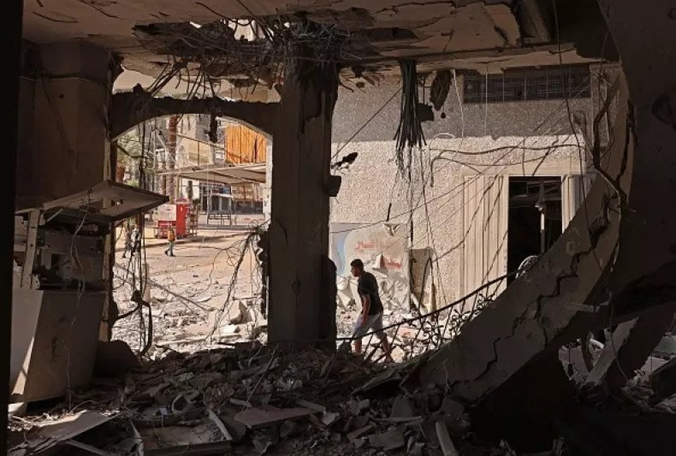 Tiêm kích Israel dội hỏa lực đánh sập đầu não tài chính của Hamas - 1 Tiêm kích Israel dội hỏa lực đánh sập đầu não tài chính của Hamas - 1