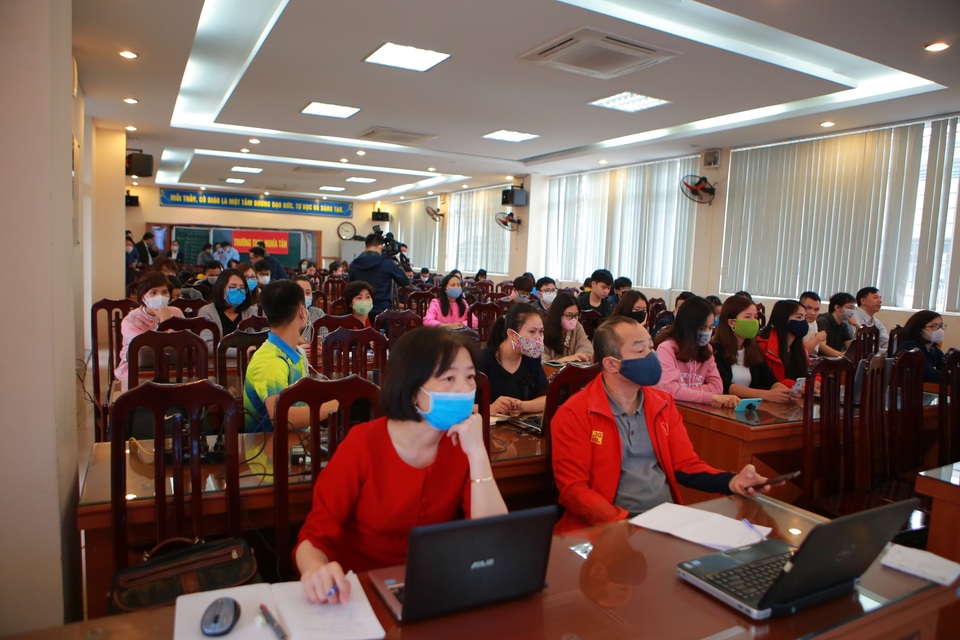 Hà Nội: Các trường triển khai dạy học online, tăng cường khử khuẩn mùa dịch - 1 Hà Nội: Các trường triển khai dạy học online, tăng cường khử khuẩn mùa dịch - 1