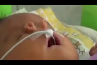 Video về cậu bé Angelito đáng thương