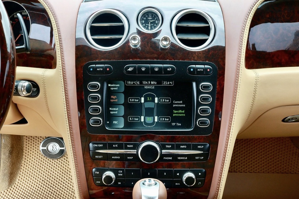 Bentley Continental GT gần 20 tuổi vẫn có giá sang nhượng hơn 2 tỷ đồng - 5 Bentley Continental GT gần 20 tuổi vẫn có giá sang nhượng hơn 2 tỷ đồng - 5