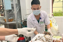 Chồng tự tẩm xăng thiêu sống mình, nghi do mâu thuẫn với vợ