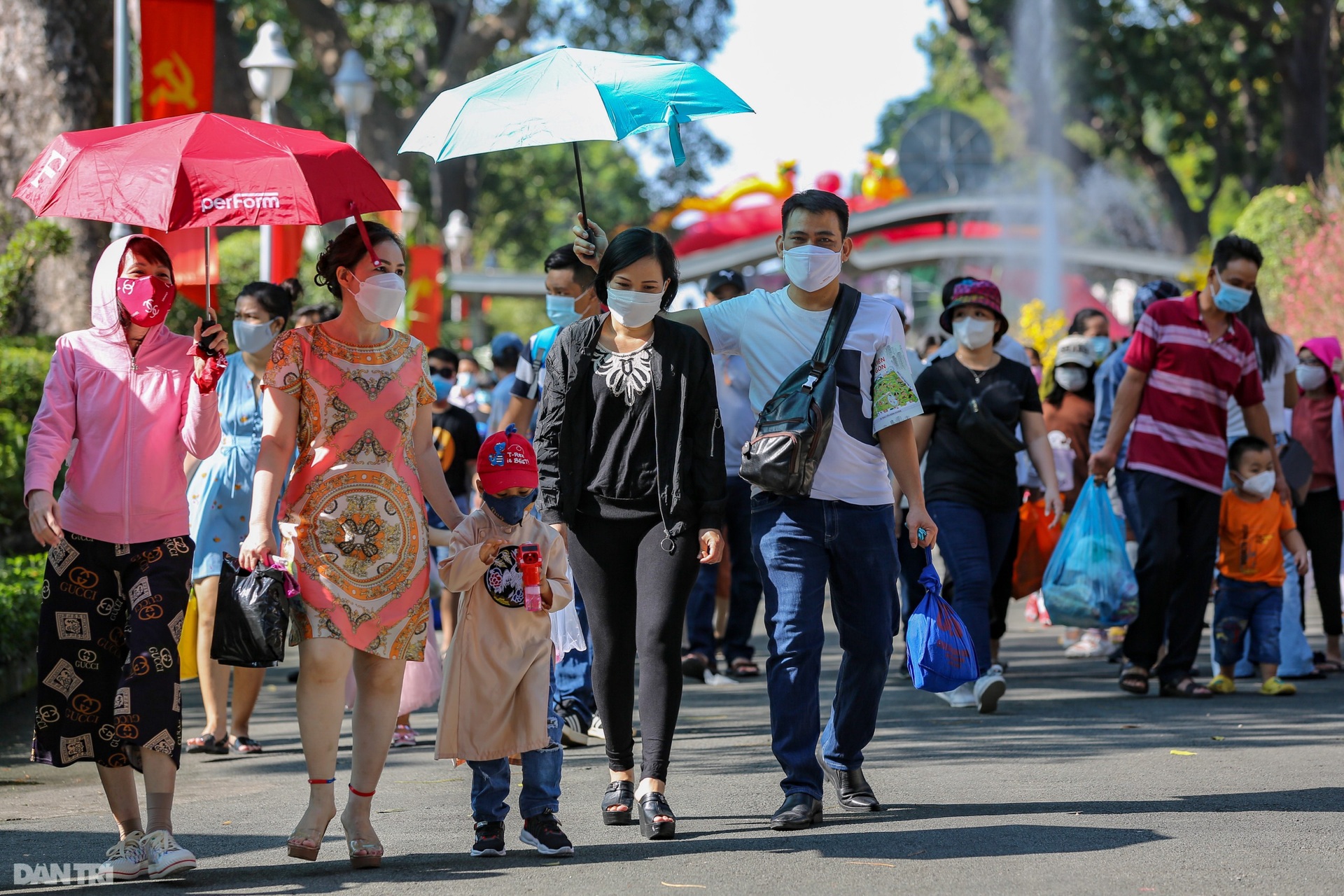 Hàng chục nghìn du khách tham quan, cắm trại ở Thảo cầm viên Sài Gòn - 3