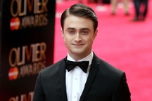 Sao "Harry Potter" Daniel Radcliffe bán nhà cho bố mẹ, bỏ túi 2 triệu USD