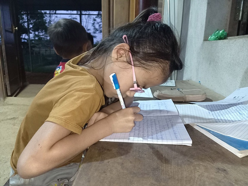 Thương cô gái nguy cơ mù vĩnh viễn, em trai bị suy tim mong bạn đọc giúp đỡ - 2 Thương cô gái nguy cơ mù vĩnh viễn, em trai bị suy tim mong bạn đọc giúp đỡ - 2