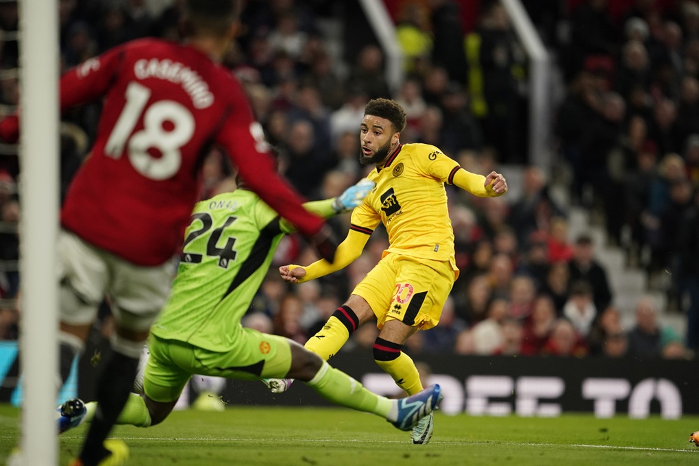 Man Utd đánh bại Sheffield Utd trong cơn mưa bàn thắng ở Old Trafford - 2