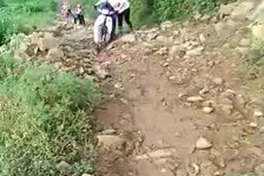 Hành trình vất vả của giáo viên mầm non Quang Huy 2, huyện Phù Yên, tỉnh Sơn La