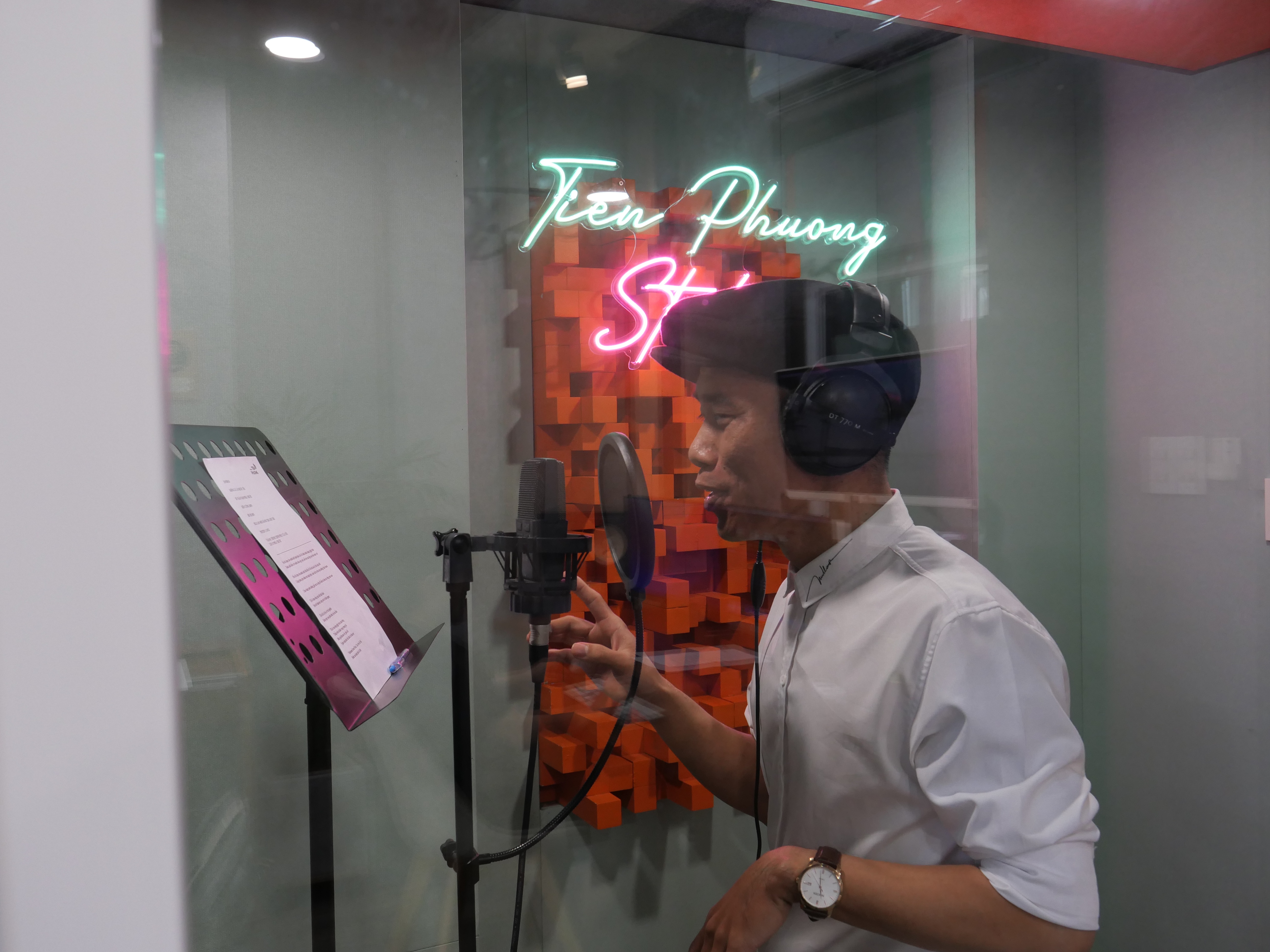 Tipul câștigă 70 de milioane de VND/lună datorită vocii sale ciudate, care se poate schimba în multe feluri - 2 Chàng trai kiếm 70 triệu đồng/tháng nhờ giọng nói lạ, biến hóa đủ kiểu - 2