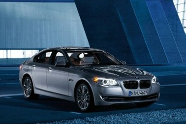 BMW 5-Series 2011 rẻ hơn phiên bản cũ
