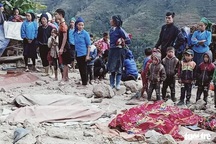 Giúp hàng xóm tháo dỡ nhà, 5 người bị tường đè tử vong