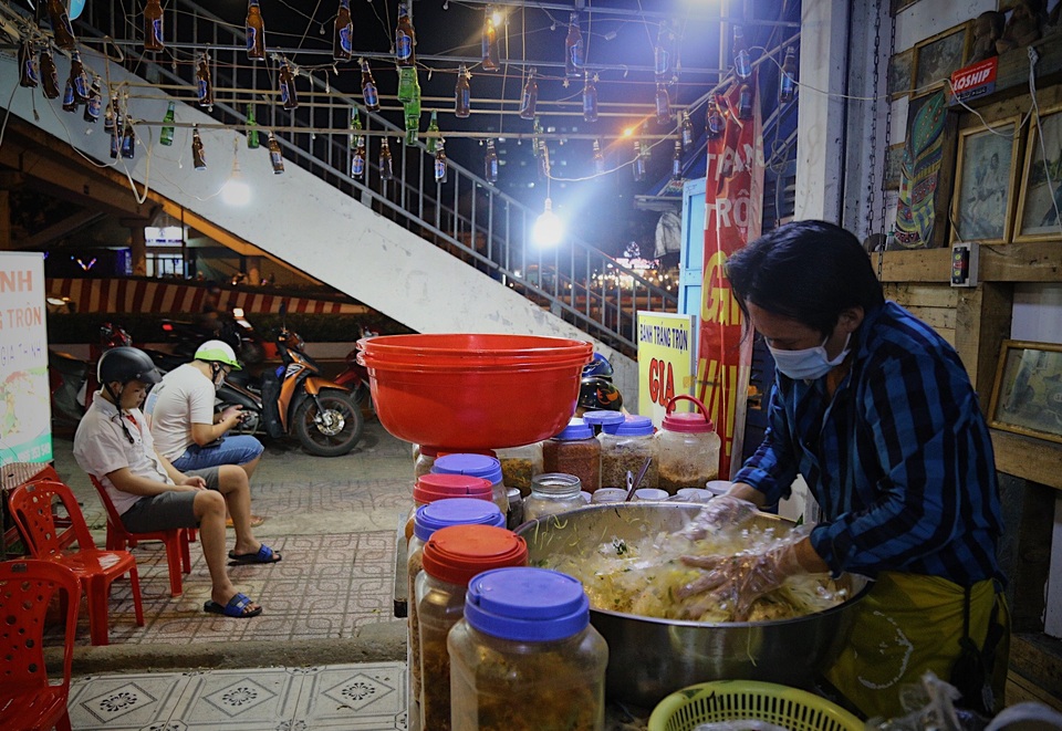 Chàng nghệ sĩ bán bánh tráng trộn thu nhập 20 triệu đồng/tháng - 11 Chàng nghệ sĩ bán bánh tráng trộn thu nhập 20 triệu đồng/tháng - 11