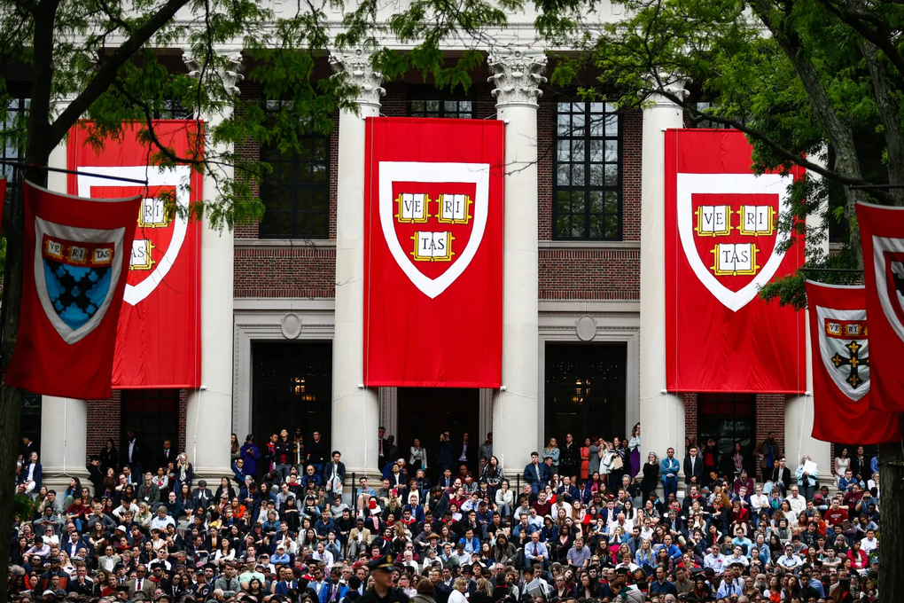 Giới siêu giàu đã có bí kíp gì để đưa con vào Đại học Harvard? - 1