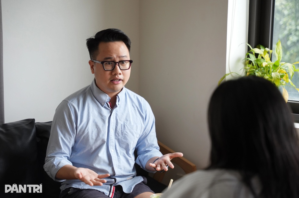 Mit esznek a Hanoi TikTok-felhasználók: Azok a kritikusok, akik csak dicsérni tudnak, nem igazán értenek hozzá - 1 TikToker Hà Nội ăn gì: Nghề review nếu chỉ biết khen là thiếu kỹ năng - 1