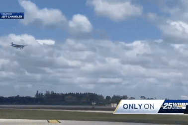 Hy hữu: Phi công gặp vấn đề sức khỏe, hành khách buộc phải lên lái thay