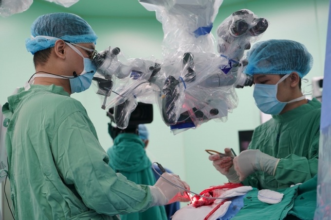 Việc triển khai hệ thống kính vi phẫu hiện đại có ý nghĩa lớn cho công tác đào tạo phẫu thuật thần kinh