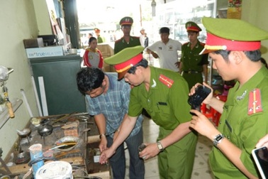 Thủ đoạn làm vàng giả đóng nhãn hiệu vàng uy tín