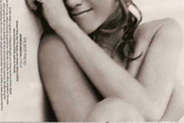 Jennifer Aniston bắt chước Angelina Jolie?