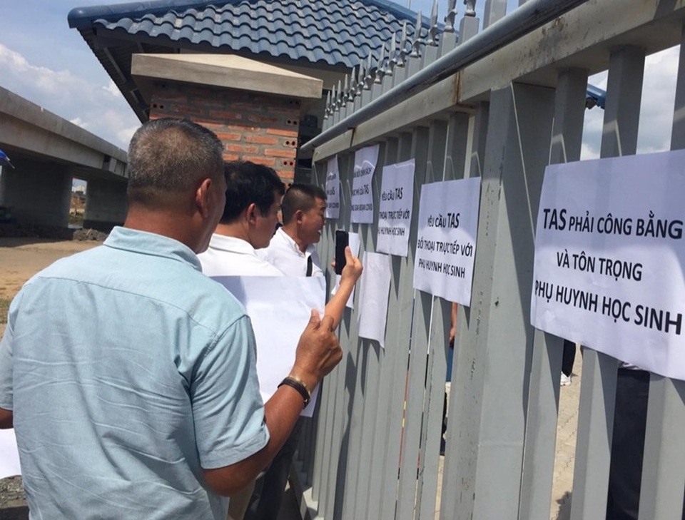 Covid-19: Lại thêm Trường Quốc tế Mỹ (TAS) bị phụ huynh phản đối học phí - 2 Covid-19: Lại thêm Trường Quốc tế Mỹ (TAS) bị phụ huynh phản đối học phí - 2