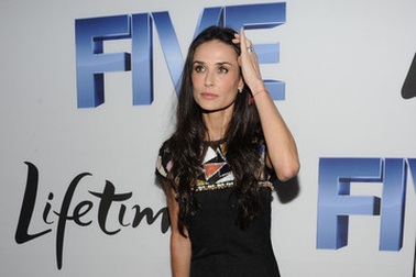 “Demi Moore bị tai biến”